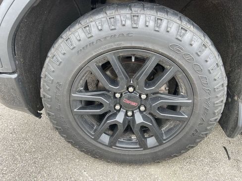 Used 2019 GMC Sierra 1500 Elevation w/ Elevation Value Package AWD/4WD image 2
