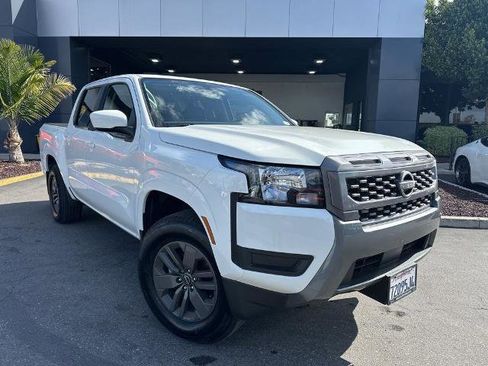 Certified 2025 Nissan Frontier SV image 1