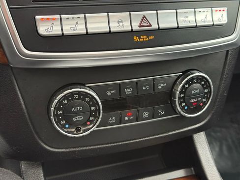 Used 2014 Mercedes-Benz GL 550 4MATIC image 37