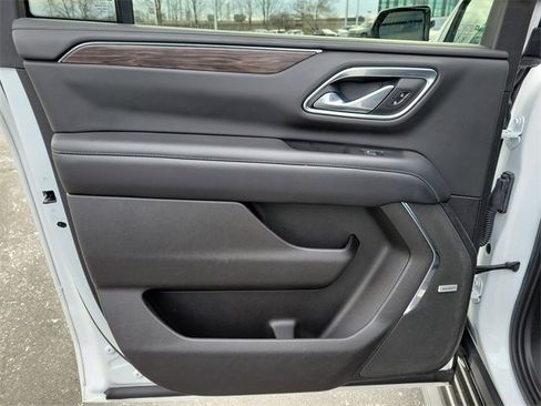 Used 2021 Chevrolet Suburban LT image 19