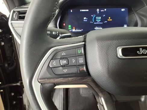 Used 2024 Jeep Grand Cherokee L Limited w/ Black Appearance Package AWD/4WD image 17