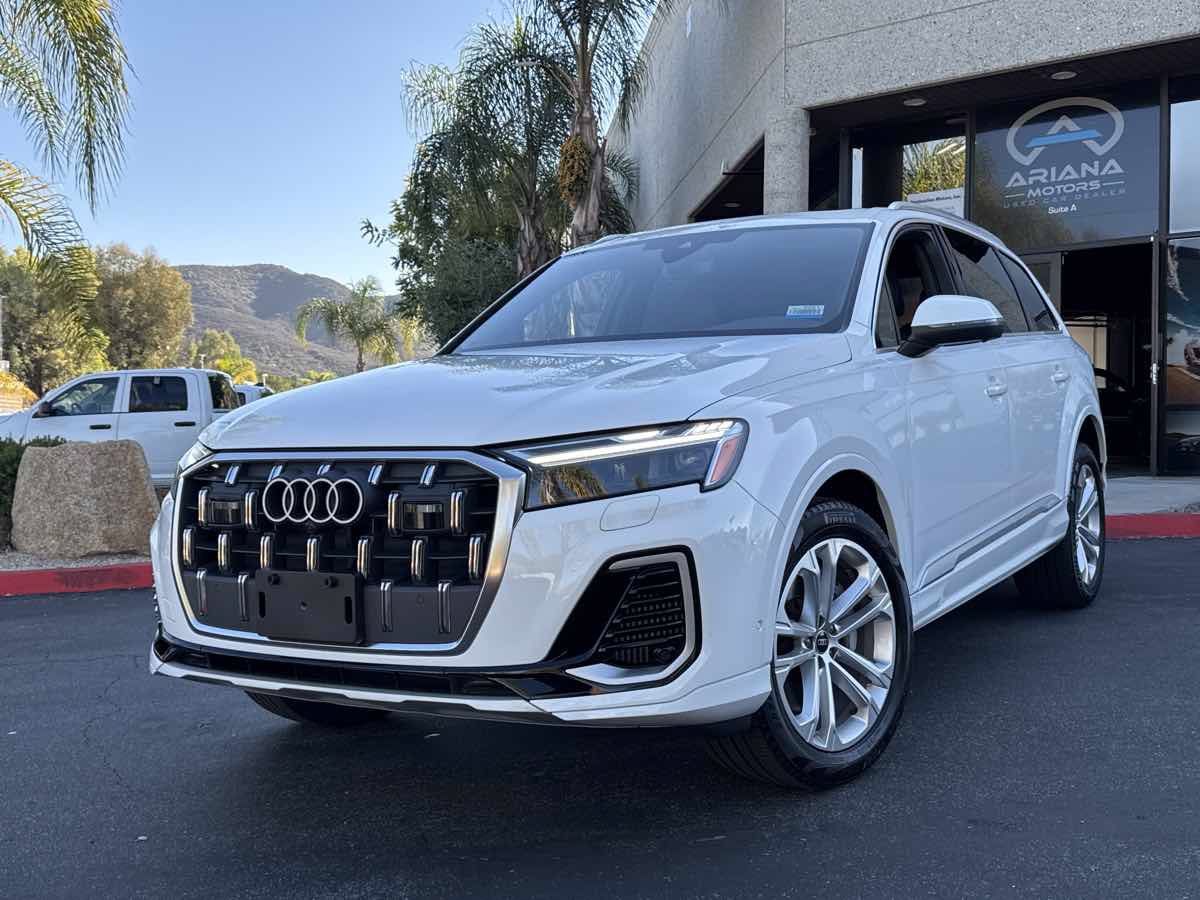 Used 2025 Audi Q7 3.0T Premium Plus AWD/4WD image 2