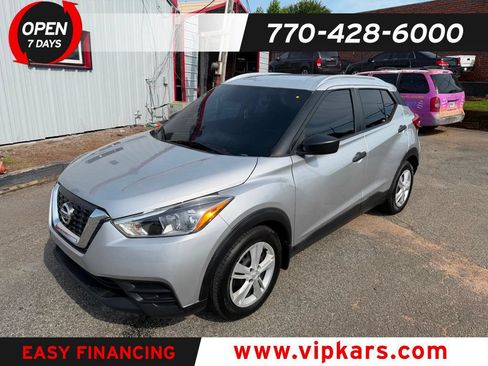 Used 2018 Nissan Kicks S FWD image 1