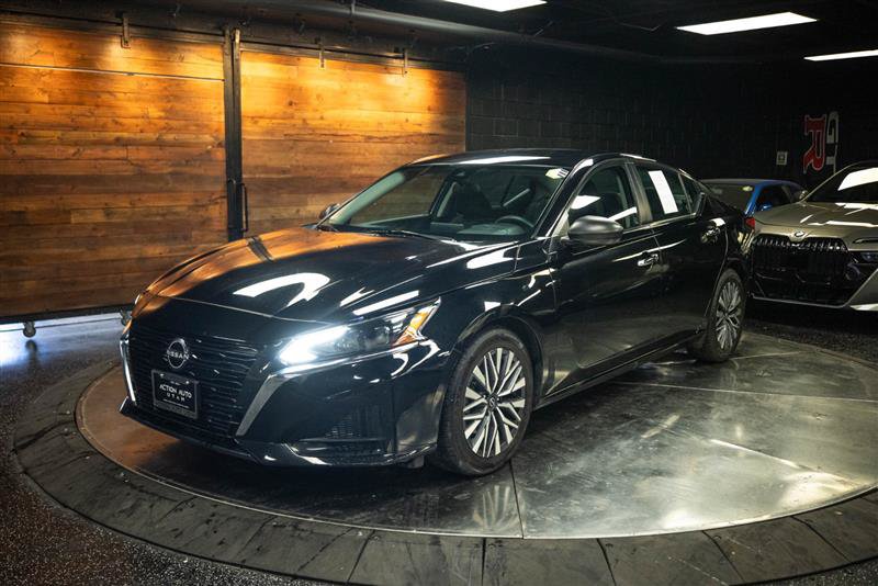 Used 2024 Nissan Altima 2.5 SV FWD image 2