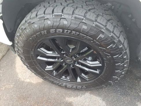 Used 2025 Ford F150 Lariat w/ Equipment Group 502A High image 6