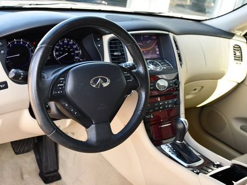 Used 2017 INFINITI QX50 AWD image 16
