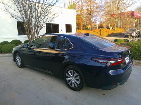 Used 2022 Toyota Camry LE image 9