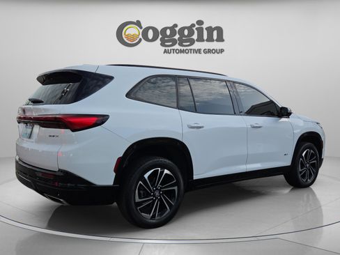 Used 2025 Buick Enclave Sport Touring w/ Power Package FWD image 5