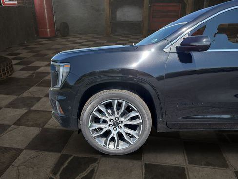 New 2026 GMC Acadia Denali Ultimate w/ LPO, Floor Liner Package AWD/4WD image 9