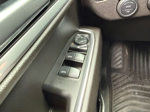 Used 2025 Chevrolet Silverado 1500 LT AWD/4WD image 20
