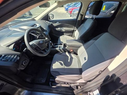 Used 2017 Ford Escape SE w/ Equipment Group 201A FWD image 12