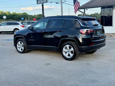 Used 2018 Jeep Compass Latitude w/ Popular Equipment Group FWD image 4