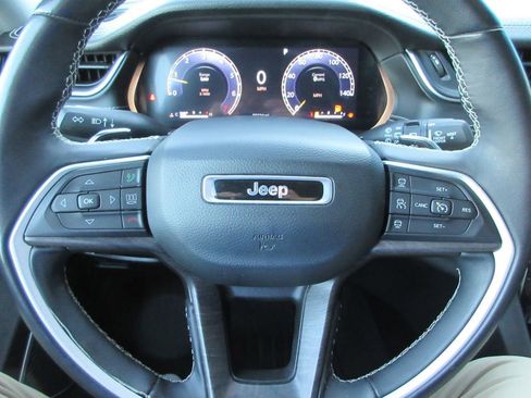 Used 2022 Jeep Grand Cherokee L Limited AWD/4WD image 27