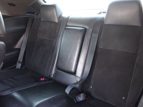 Used 2018 Dodge Challenger R/T Scat Pack w/ Leather Interior Group image 17