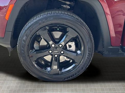 Certified 2025 Jeep Grand Cherokee L Altitude AWD/4WD image 46