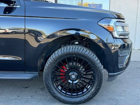 Used 2024 Ford Expedition XLT RWD image 2