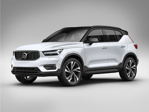 Used 2019 Volvo XC40 T4 R-Design FWD image 1