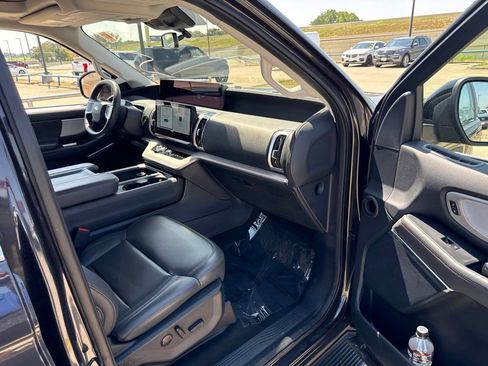 Used 2025 Ford Expedition Active AWD/4WD image 15
