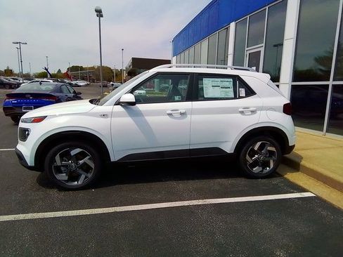 New 2025 Hyundai Venue SEL image 4