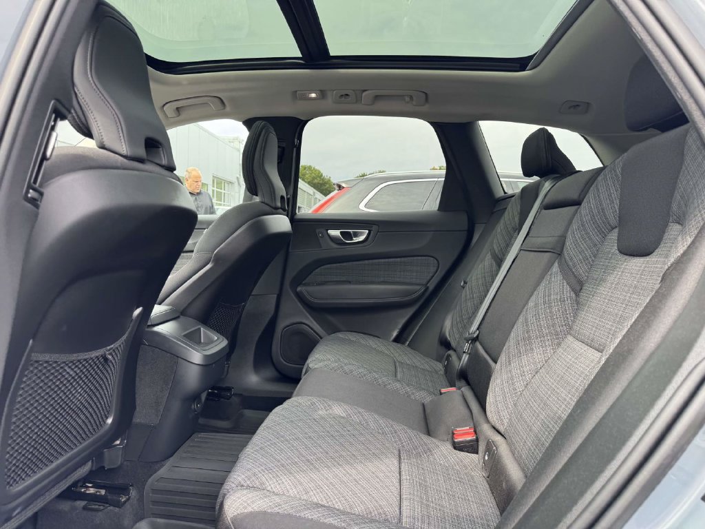 Certified 2024 Volvo XC60 B5 Core w/ Protection Package Premier AWD/4WD image 9
