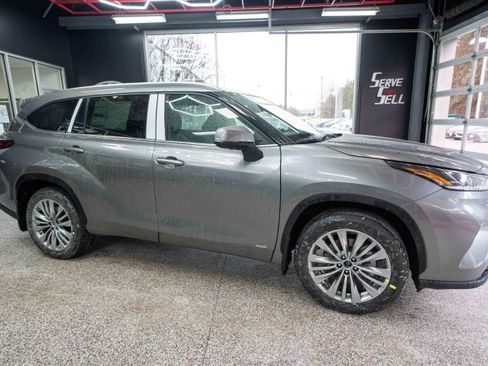 New 2026 Toyota Highlander Platinum image 5