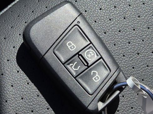 Used 2024 Volkswagen Jetta SE FWD image 35