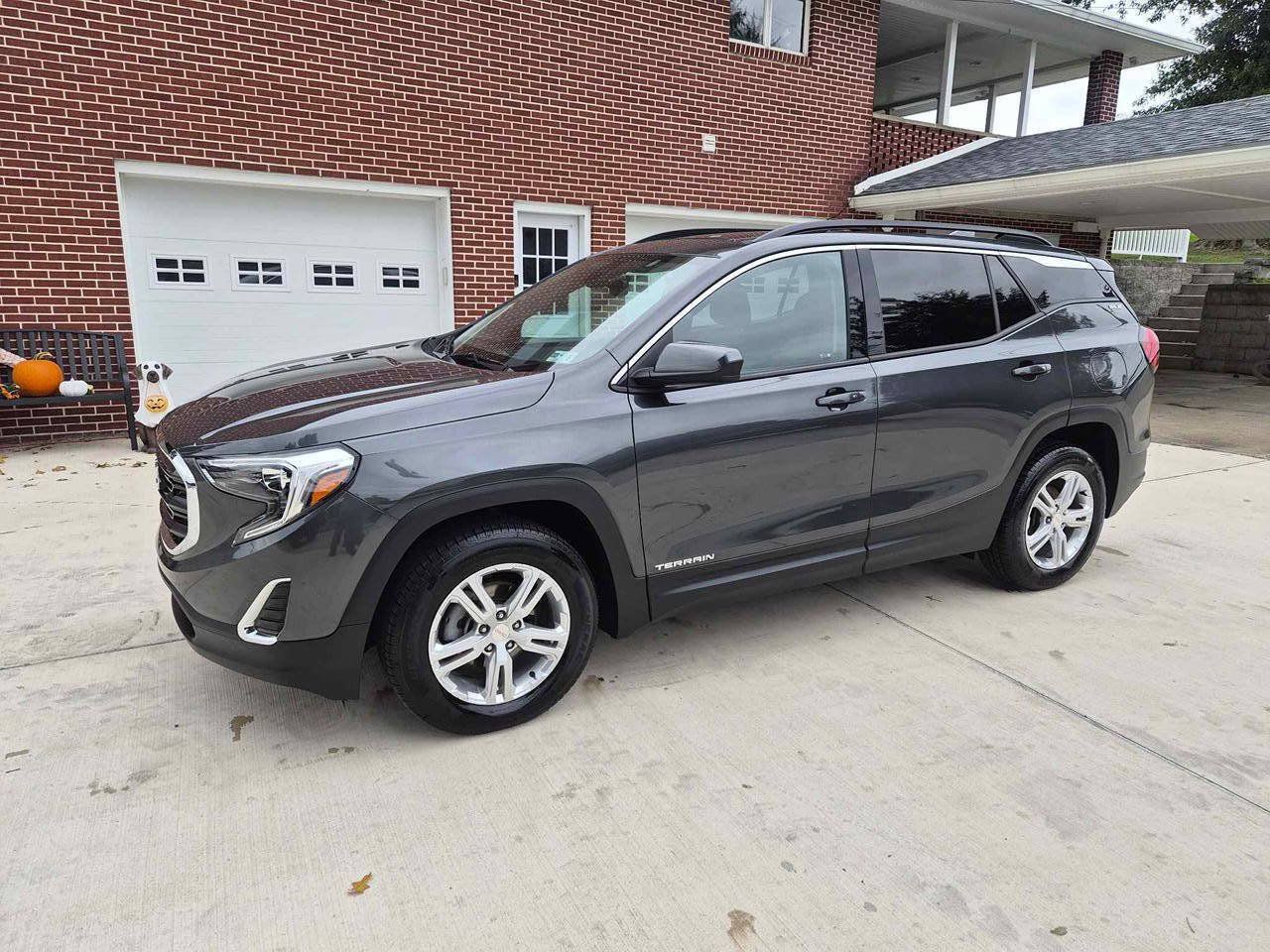 Used 2020 GMC Terrain SLE w/ Driver Convenience Package AWD/4WD image 1