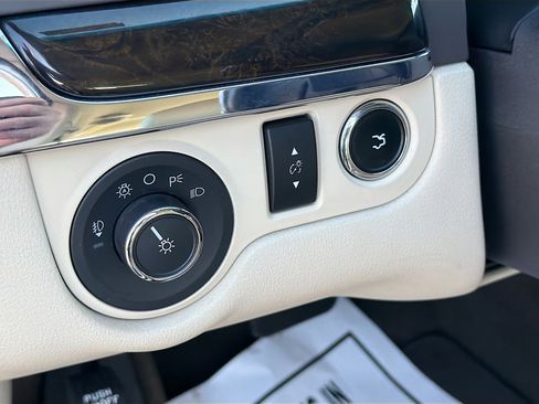 Used 2013 Lincoln MKS image 11