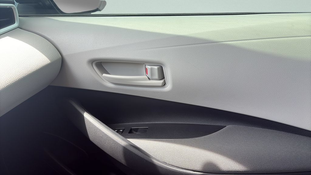 Used 2025 Toyota Corolla LE FWD image 13