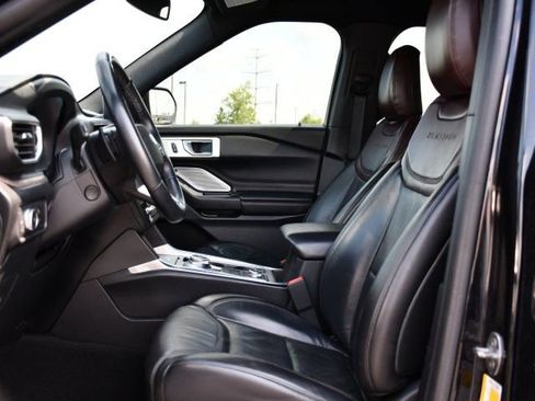Used 2020 Ford Explorer Platinum w/ Premium Technology Package AWD/4WD image 16