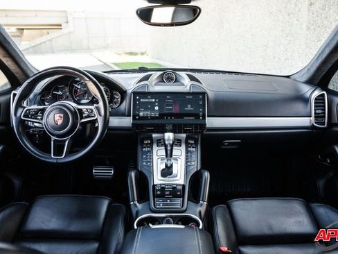 Used 2015 Porsche Cayenne Turbo image 6