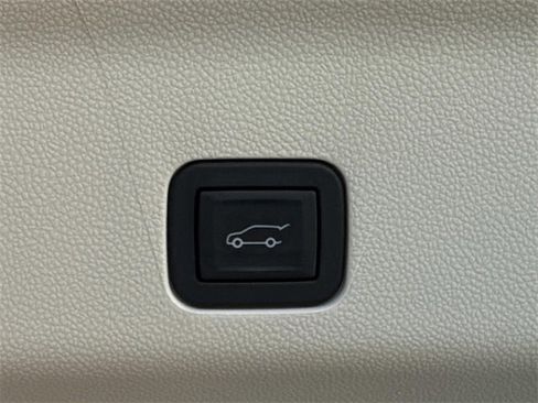 Used 2025 Cadillac Escalade ESV Premium Luxury Platinum w/ LPO, Radiant Package image 15