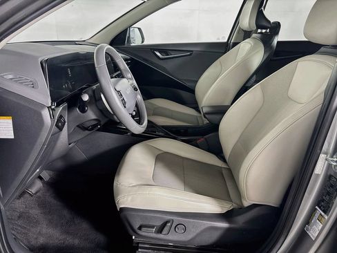 Certified 2023 Kia Niro EX FWD image 12
