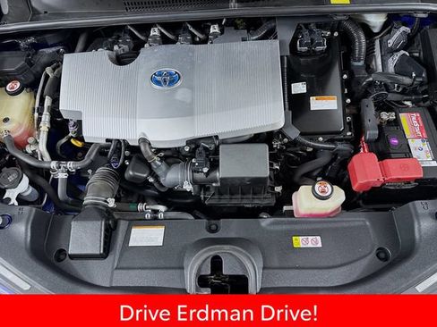 Certified 2018 Toyota Prius Three FWD image 29