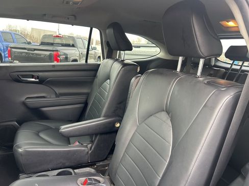 Used 2020 Toyota Highlander XLE image 33