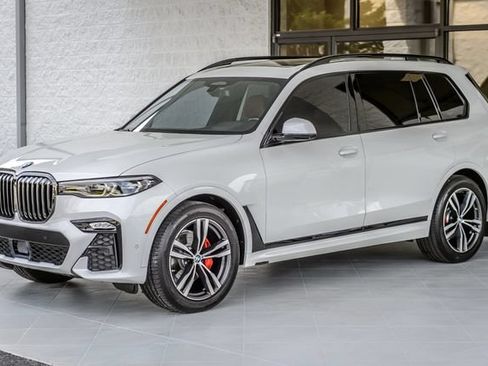 Used 2022 BMW X7 xDrive40i w/ M Sport Package AWD/4WD image 6