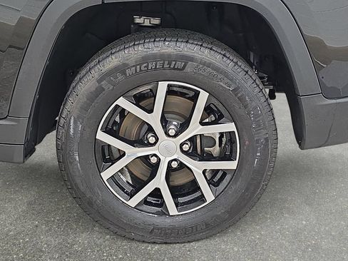 Used 2025 Jeep Grand Cherokee L Limited w/ Luxury Tech Group II AWD/4WD image 33