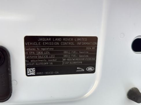 Used 2024 Land Rover Defender 130 X-Dynamic SE AWD/4WD image 29