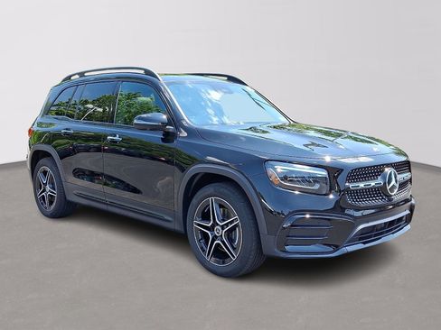 Used 2026 Mercedes-Benz GLB 250 4MATIC image 3