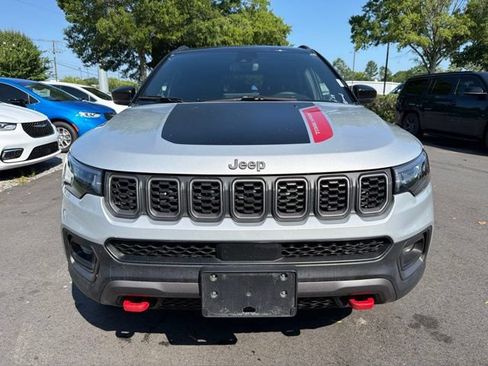 Used 2025 Jeep Compass Trailhawk AWD/4WD image 2