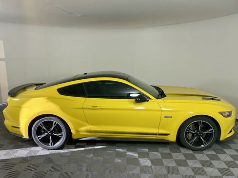 Used 2017 Ford Mustang GT Premium RWD image 7