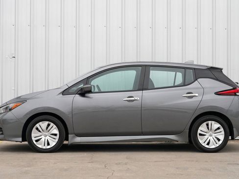 Used 2025 Nissan Leaf S image 8