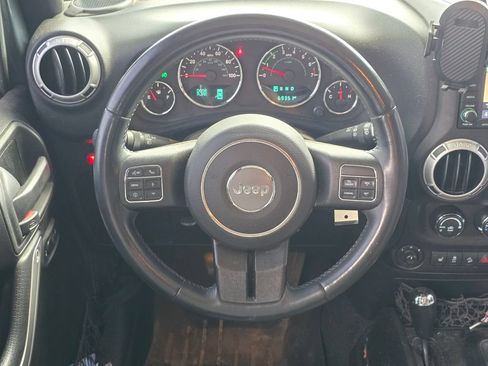Used 2018 Jeep Wrangler Unlimited Sahara w/ Connectivity Group AWD/4WD image 7
