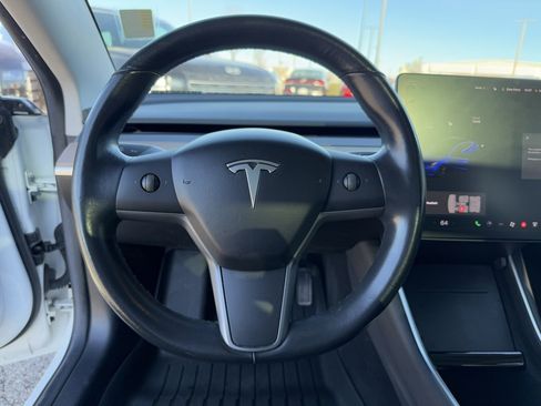 Used 2018 Tesla Model 3 Long Range image 10