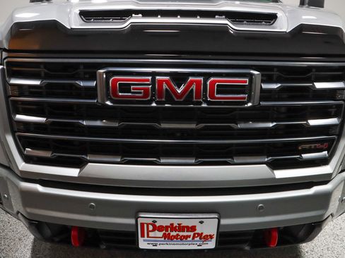 Used 2025 GMC Sierra 2500 AT4 w/ AT4 Premium Plus Package image 4