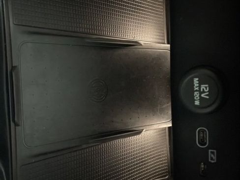 Certified 2025 Volvo XC40 B5 Core image 24