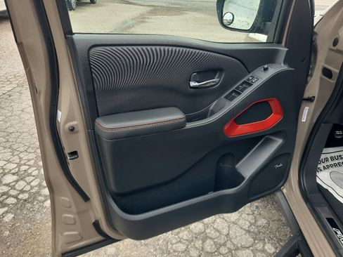 Used 2023 Nissan Frontier PRO-4X w/ Pro Convenience Package image 14