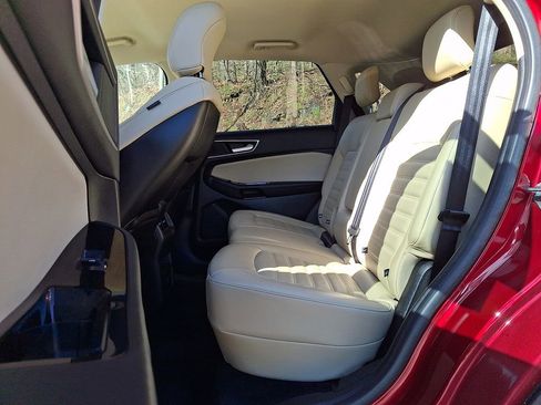 Used 2018 Ford Edge SEL w/ Equipment Group 201A FWD image 10