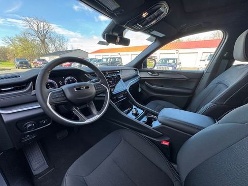 New 2025 Jeep Grand Cherokee Laredo X w/ Luxury Tech Group I AWD/4WD image 49