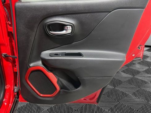 Used 2017 Jeep Renegade Trailhawk w/ Premium Trailhawk Package image 15